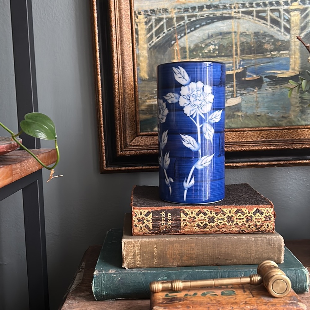 Hand Painted TAKAHASHI San Francisco Blue and White Floral Vase - Picture 10 of 10